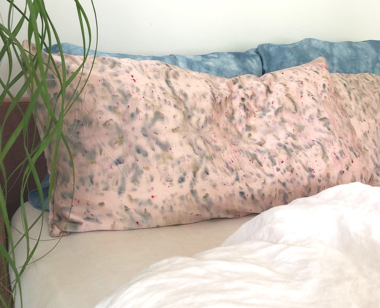 King Size Naturally Dyed Pink Silk Pillowcase with Blue Flecks